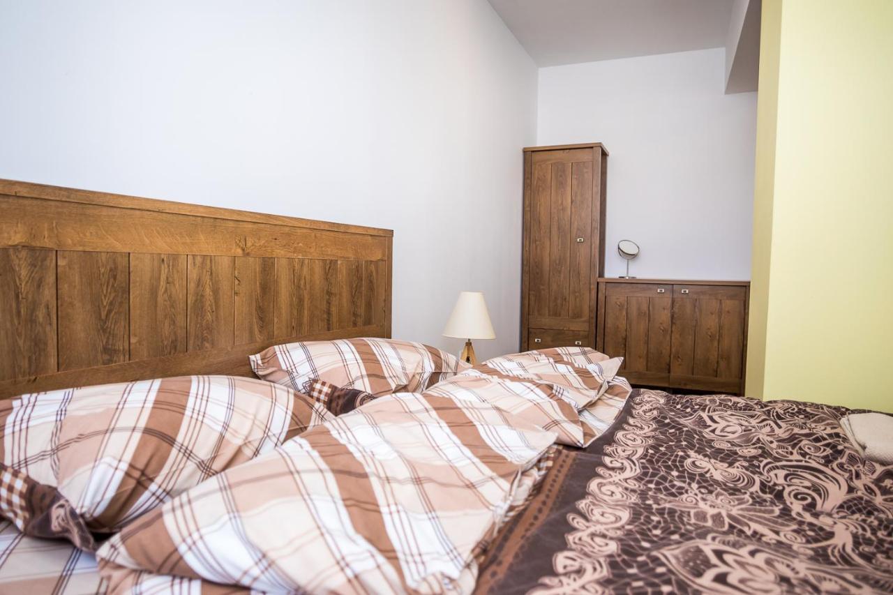 Old City Square Apartment Lovetch Extérieur photo