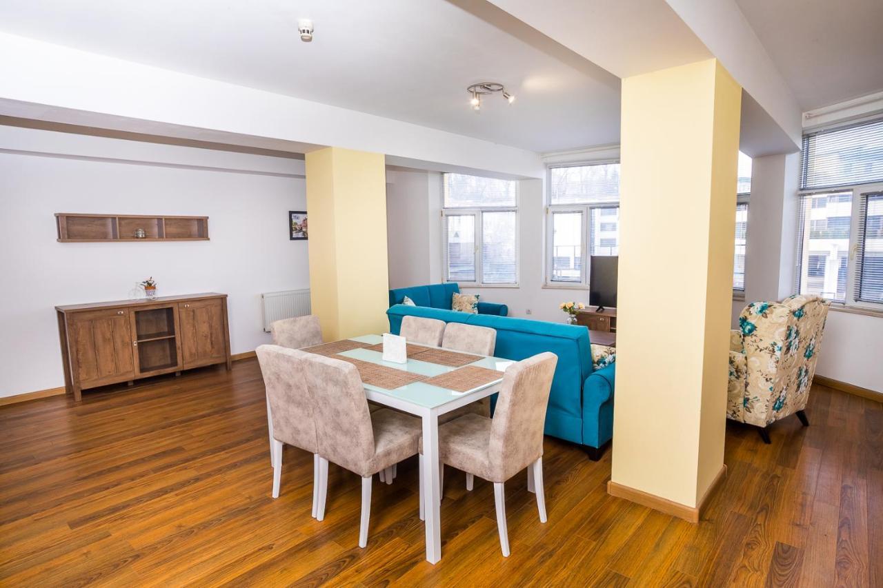 Old City Square Apartment Lovetch Extérieur photo