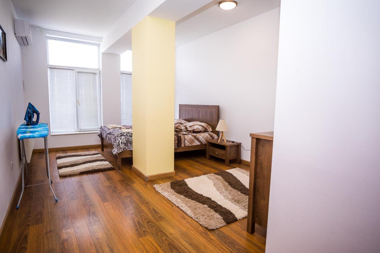 Old City Square Apartment Lovetch Extérieur photo