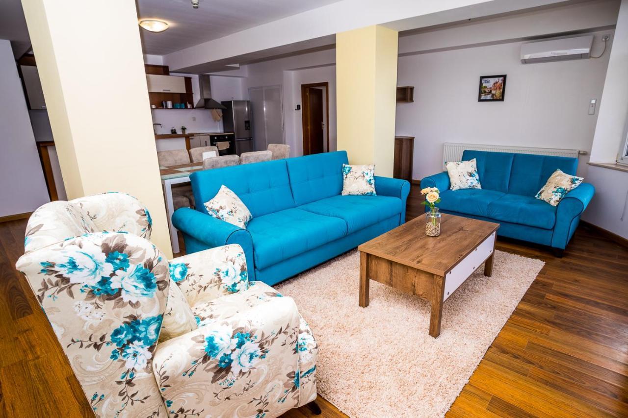 Old City Square Apartment Lovetch Extérieur photo