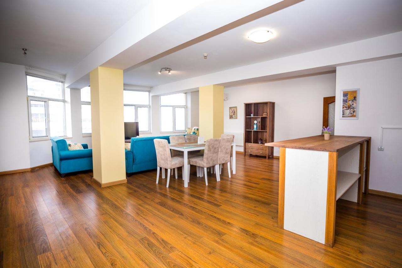 Old City Square Apartment Lovetch Extérieur photo