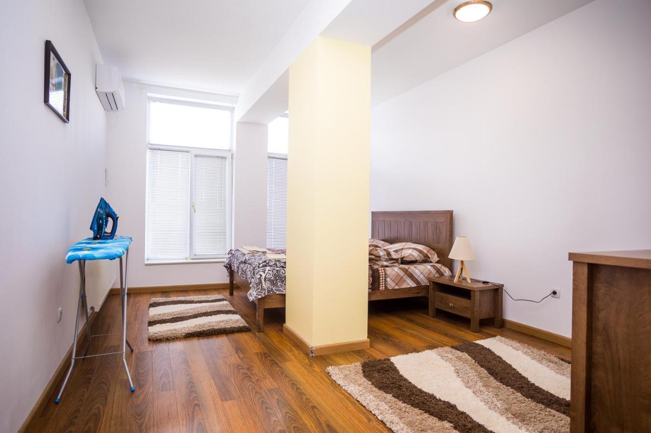 Old City Square Apartment Lovetch Extérieur photo