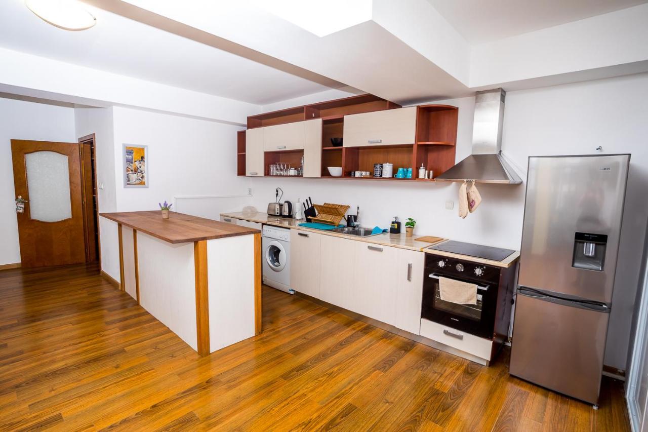 Old City Square Apartment Lovetch Extérieur photo