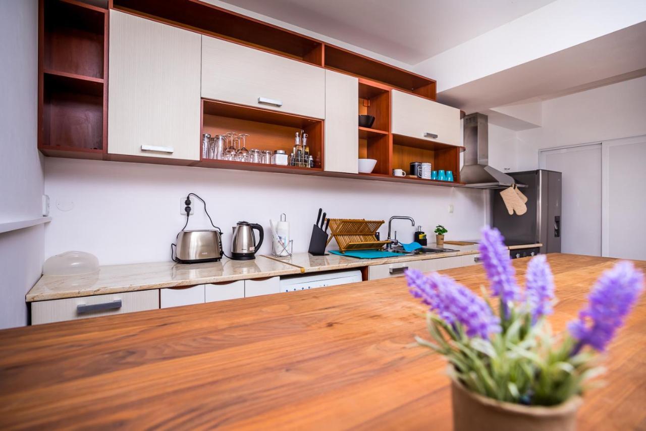 Old City Square Apartment Lovetch Extérieur photo