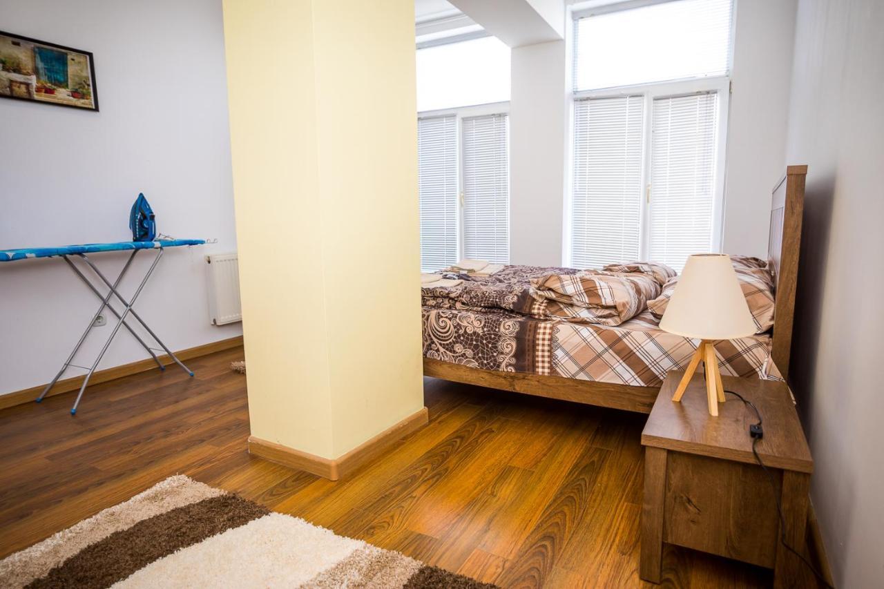 Old City Square Apartment Lovetch Extérieur photo