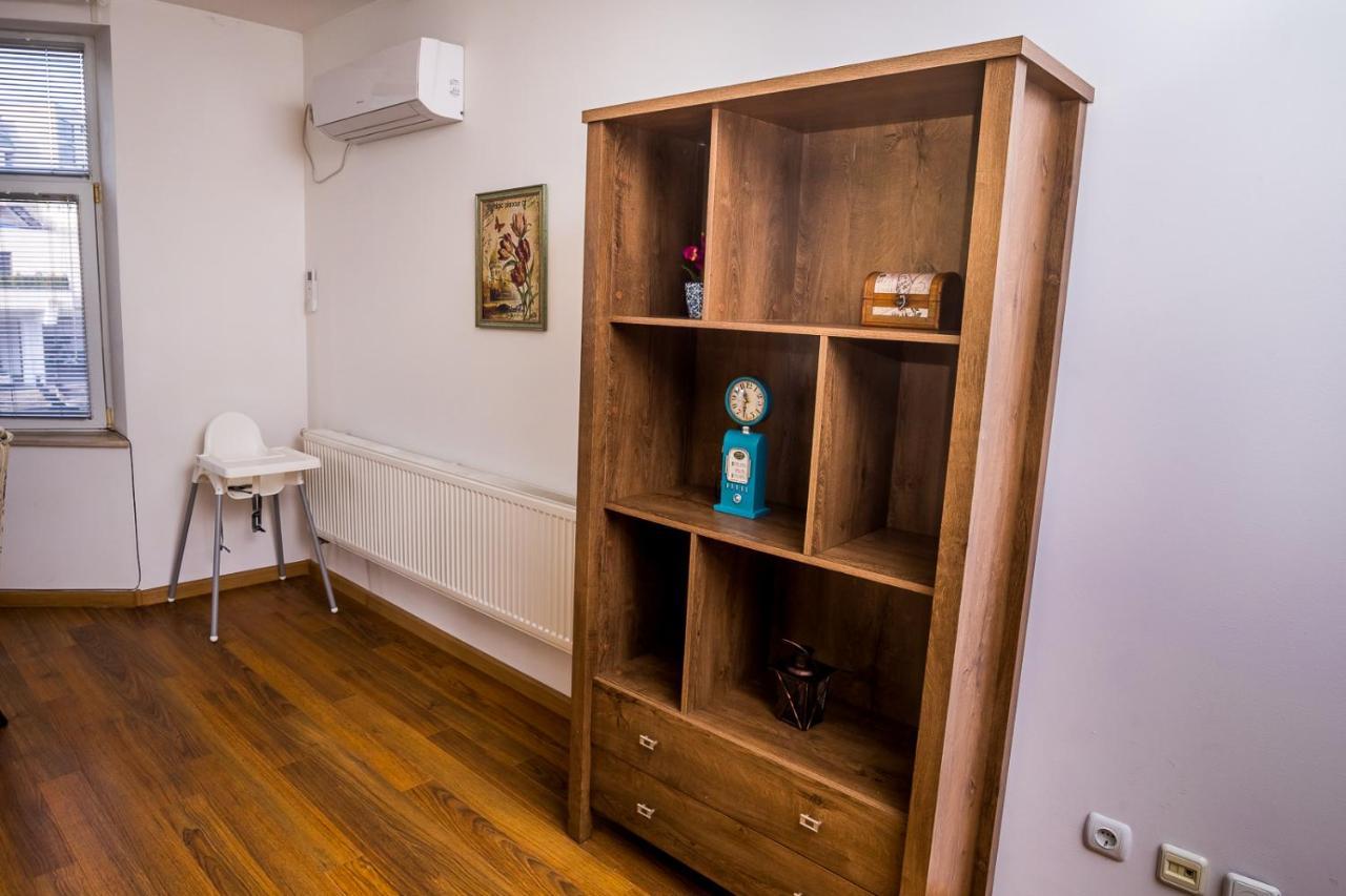 Old City Square Apartment Lovetch Extérieur photo
