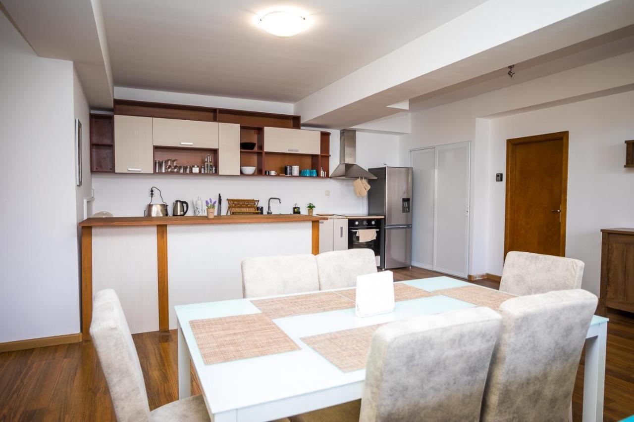 Old City Square Apartment Lovetch Extérieur photo
