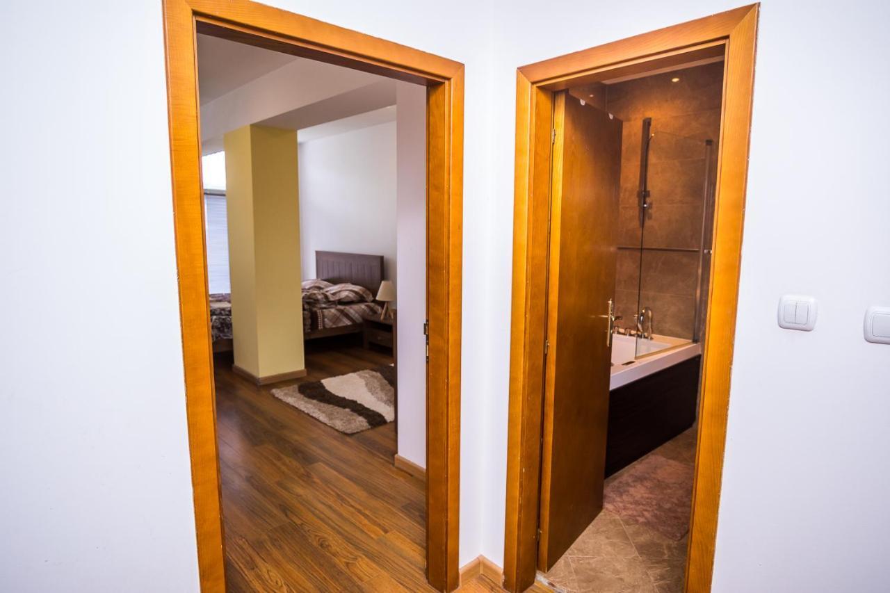 Old City Square Apartment Lovetch Extérieur photo