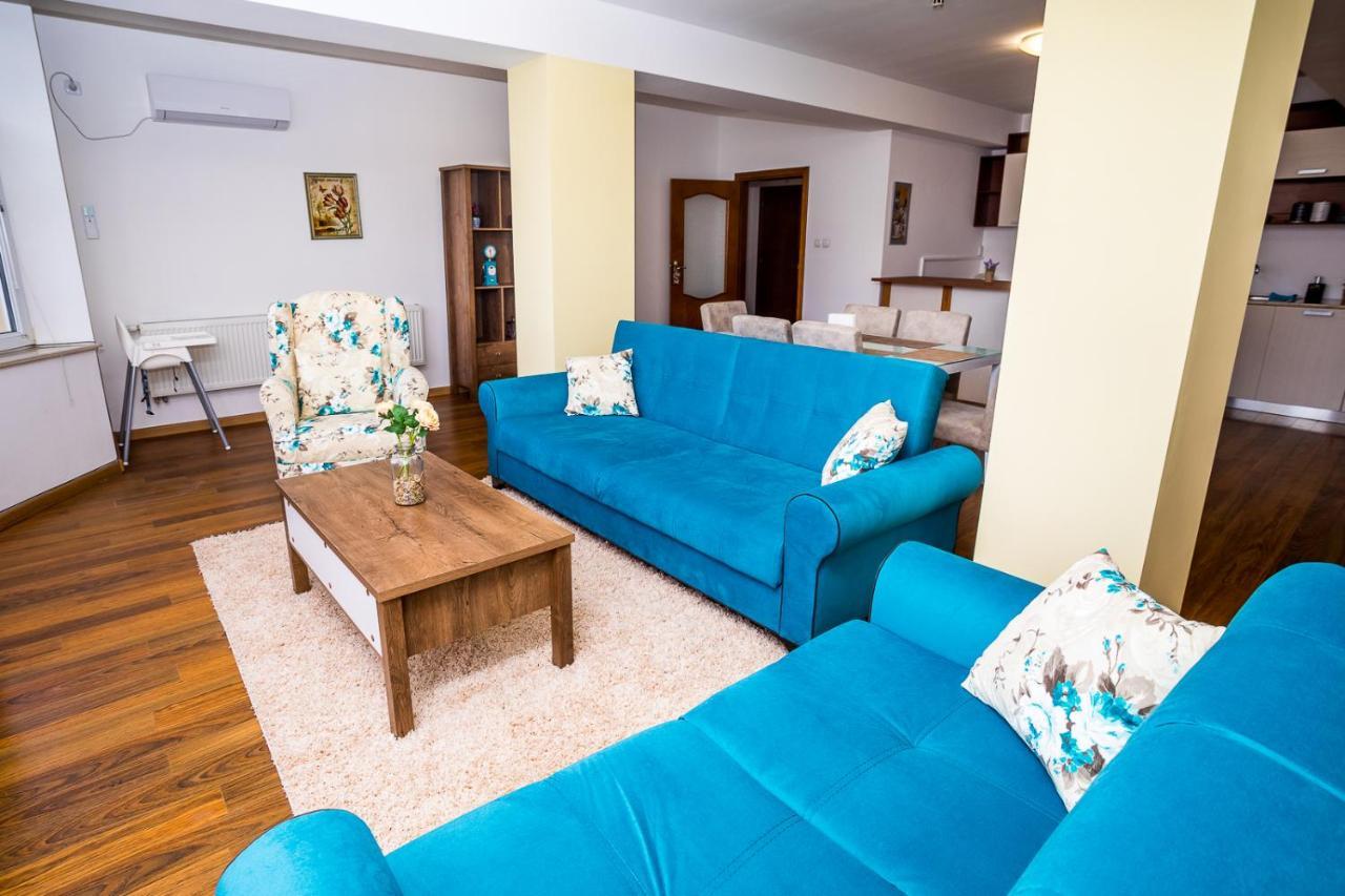 Old City Square Apartment Lovetch Extérieur photo
